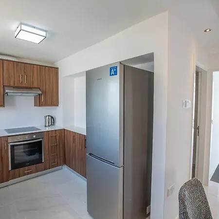 Misia Enas - Modern 2 Bedroom With Sea Views - Close To Square * Αγία Νάπα