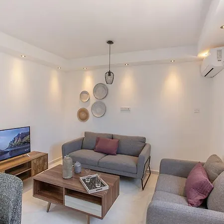 Misia Enas - Modern 2 Bedroom With Sea Views - Close To Square * Αγία Νάπα