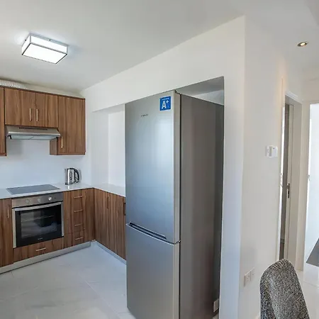 Misia Enas - Modern 2 Bedroom With Sea Views - Close To Square Apartment