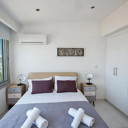 Apartment Misia Enas - Modern 2 Bedroom With Sea Views - Close To Square *